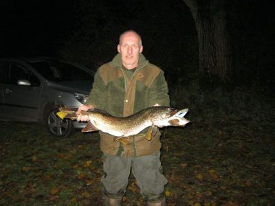 Hecht, 98cm, 5,6kg, gefangen im Oktober 2013  von Ulrich Bode im Stadtteich 1.
