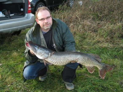 Hecht, 107cm, 8,25kg, gefangen im November 2011 von Oliver Buchenau in der Fulda.