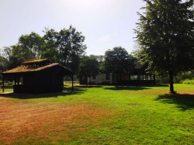 Vereinsheim und Grillhuette.jpg