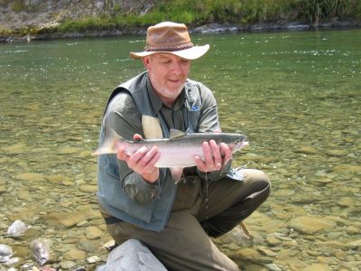 Regenbogenforelle aus dem Ruakaturi-River.jpg